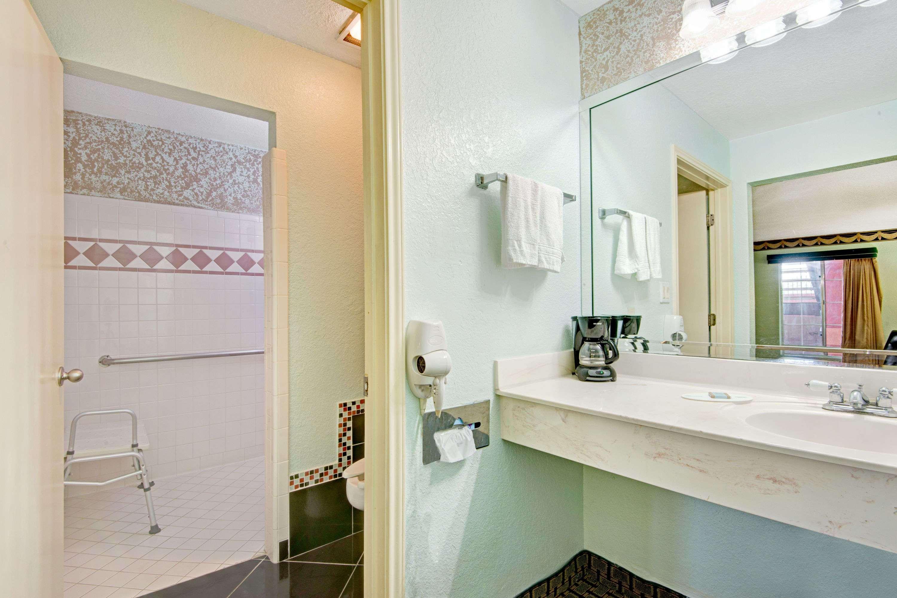 Econo Lodge Inn & Suites Near Lackland Afb San Antonio Eksteriør bilde