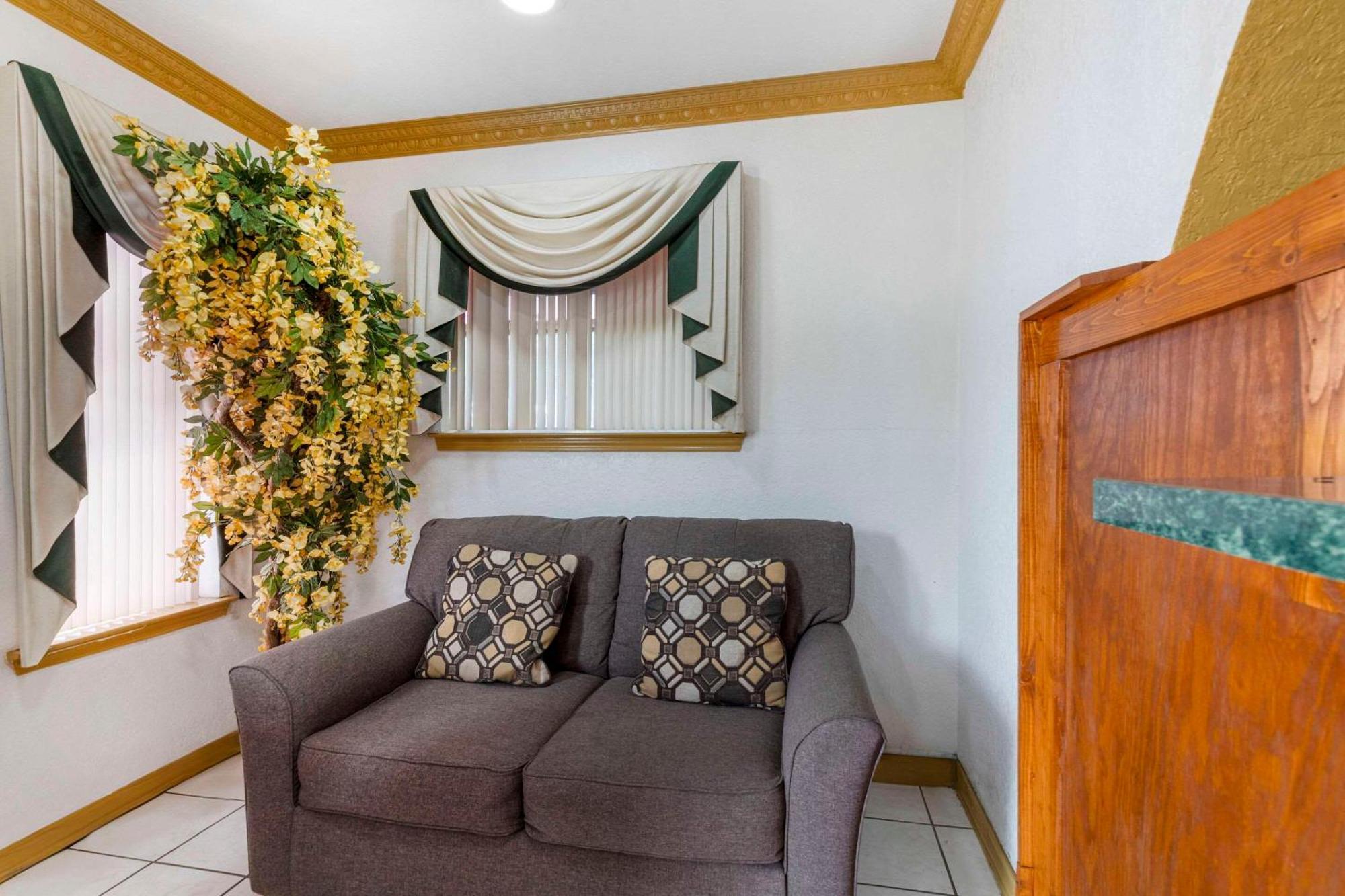 Econo Lodge Inn & Suites Near Lackland Afb San Antonio Eksteriør bilde